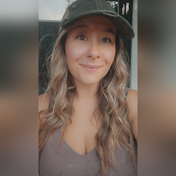 Meet your Posher, Ashley. - Picture 5 of 7